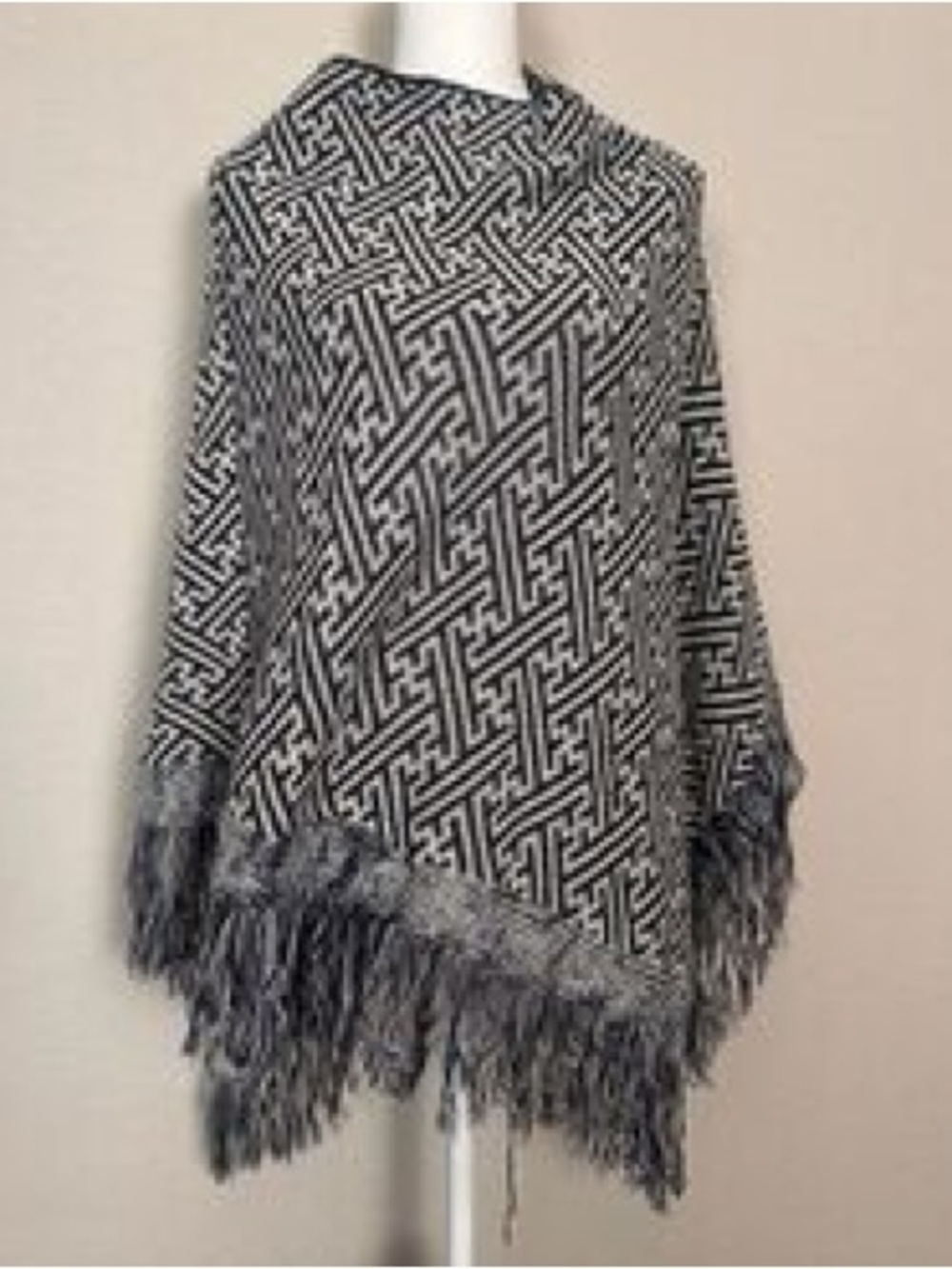 Do everything in love woman poncho with fringe